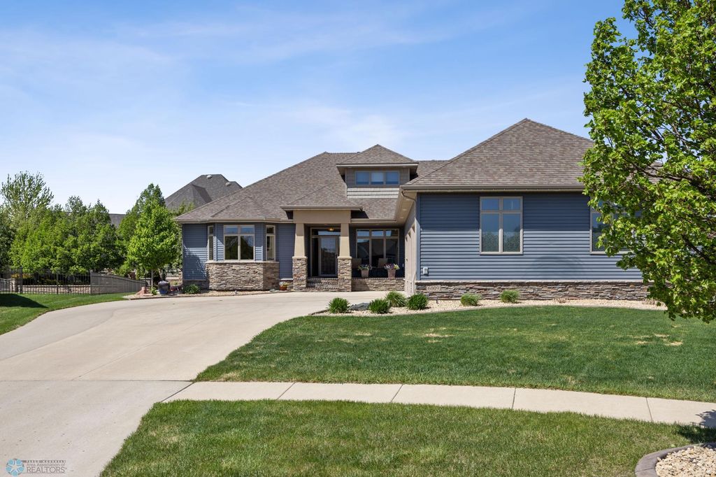 Photo of 6009 27th Street S, Fargo, ND 58104 (MLS # 6721586)