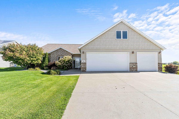 812 36TH ST S, MOORHEAD, MN 56560 - Image 49f38dd64906e5f3eb787a4feb442de2/4169258187