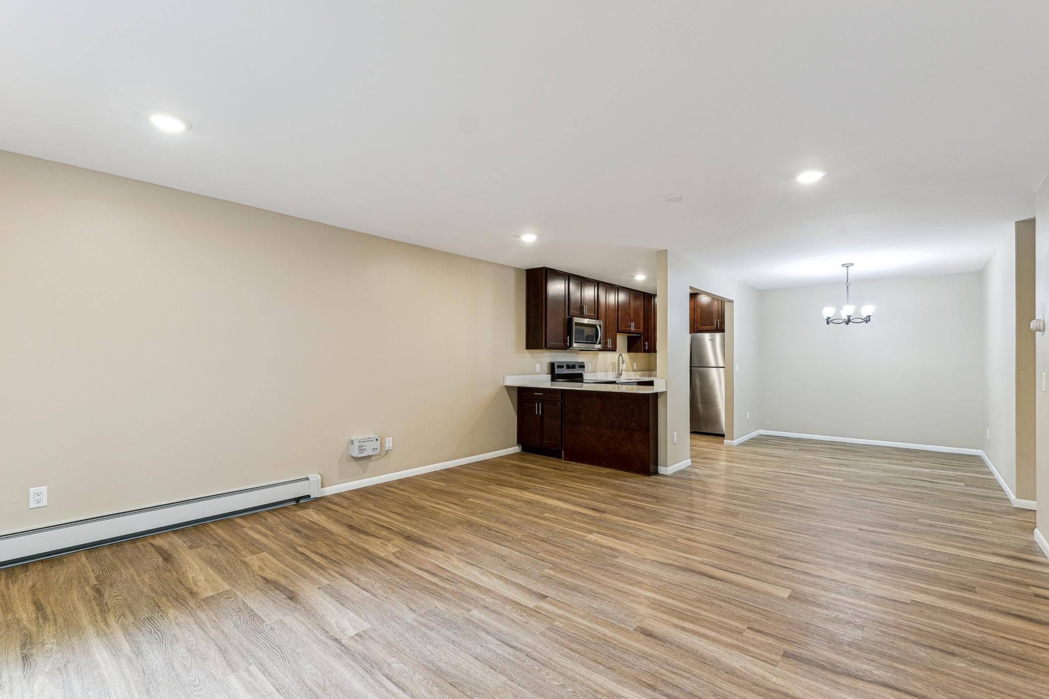 10211 Cedar Lake Road 104