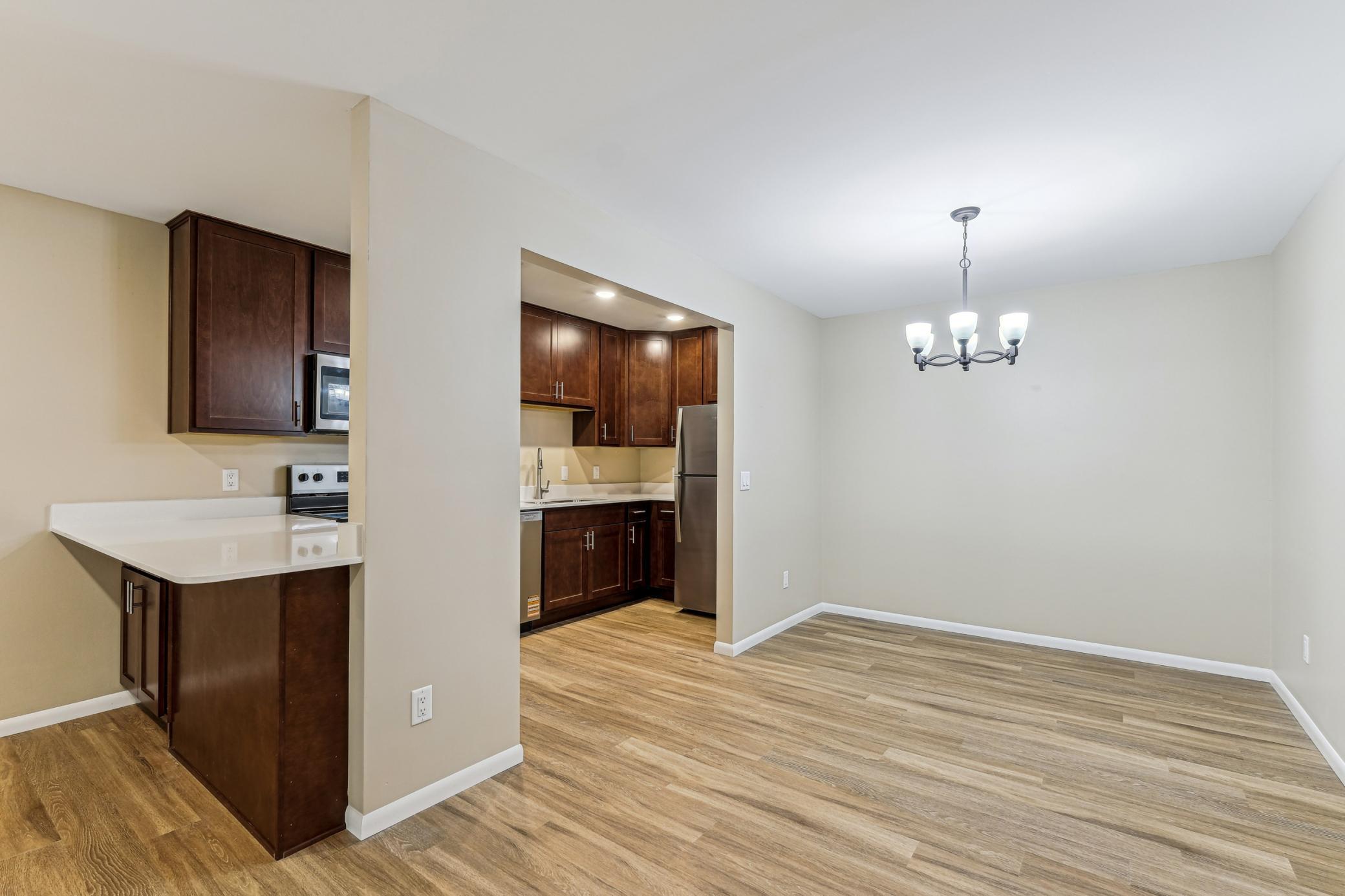 10211 Cedar Lake Road 104