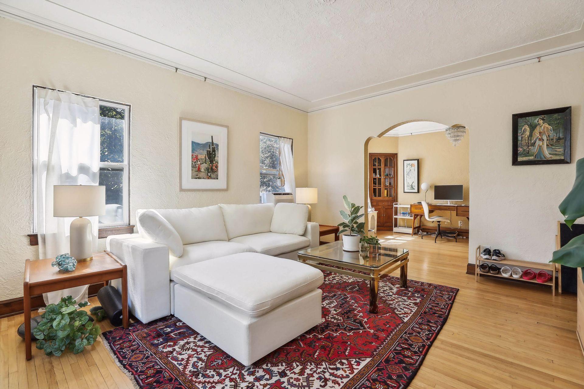 3252 Fremont Avenue S 201