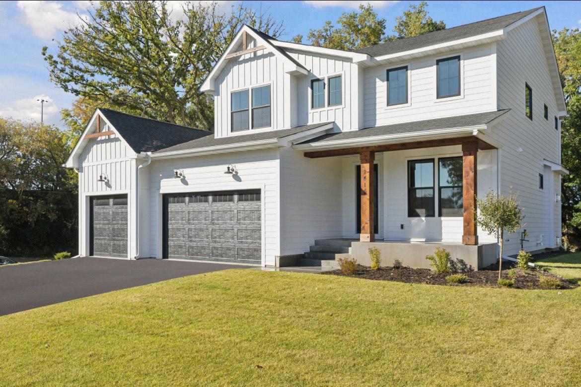 2415 Laurie Court W