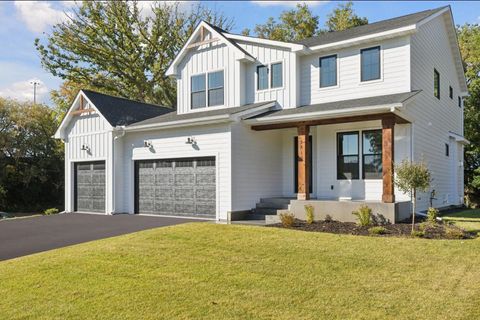 2415 Laurie Court W Roseville MN 55113