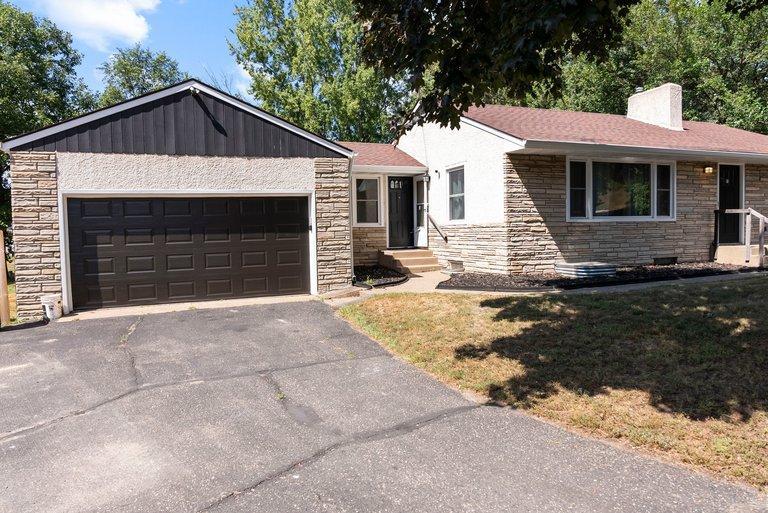 Photo of 1689 Edgemont Street, Maplewood, MN 55117 (MLS # 7131353)