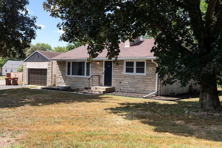 Photo of 1689 Edgemont Street, Maplewood, MN 55117 (MLS # 7131353)