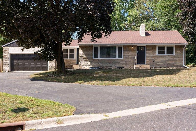 Photo of 1689 Edgemont Street, Maplewood, MN 55117 (MLS # 7131353)