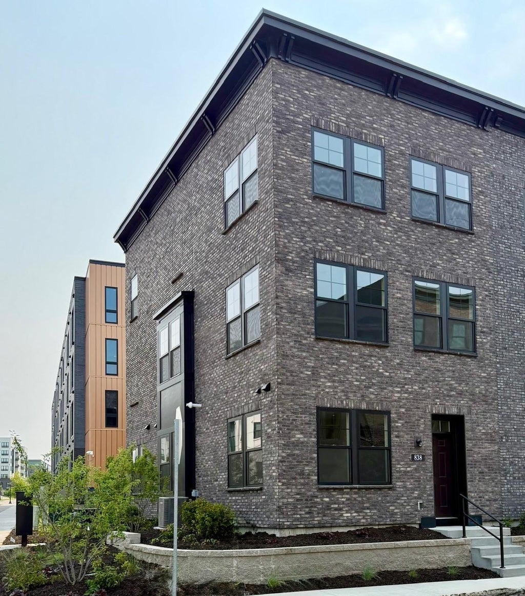 Photo of 838 Woodlawn Avenue, Saint Paul, MN 55116 (MLS # 7137043)