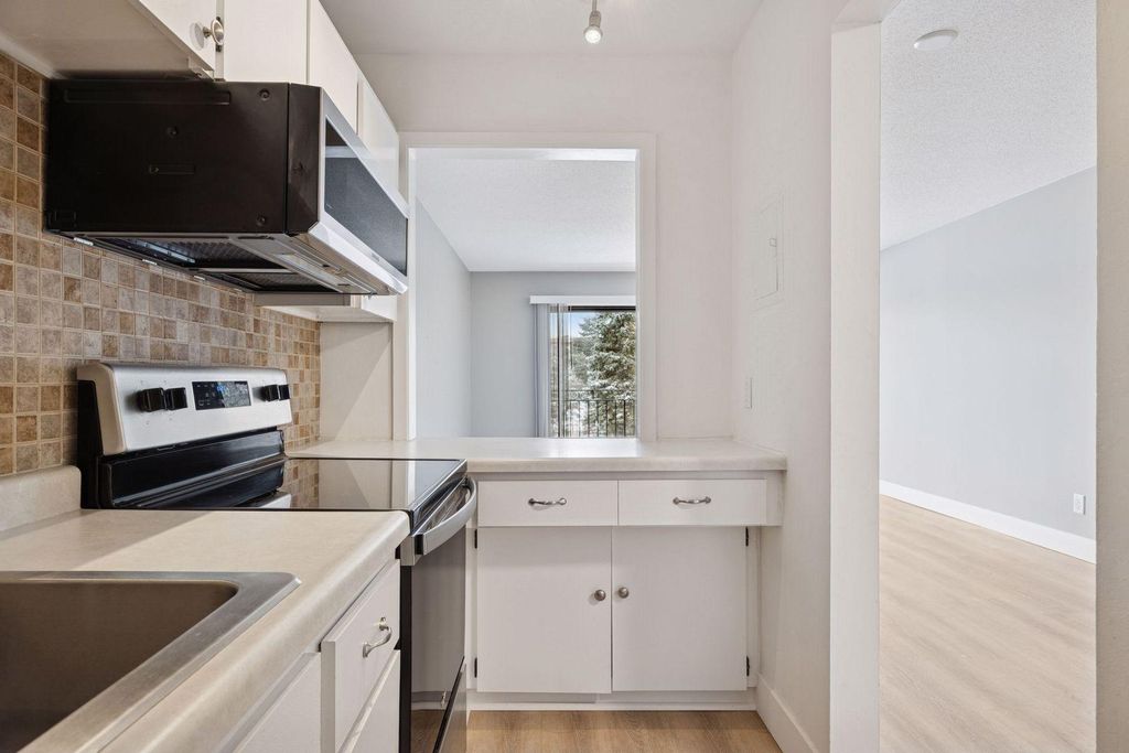 Photo of 4120 Parklawn Avenue #228, Edina, MN 55435 (MLS # 6824736)