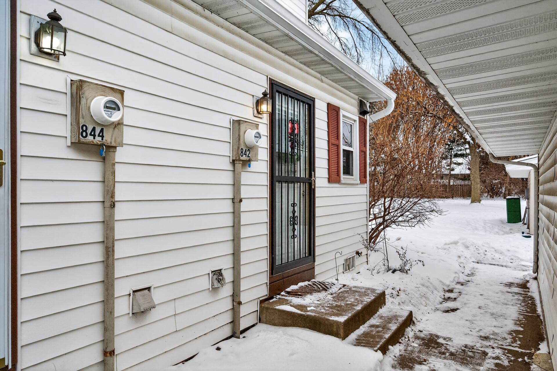 842 Woodgate Drive 211