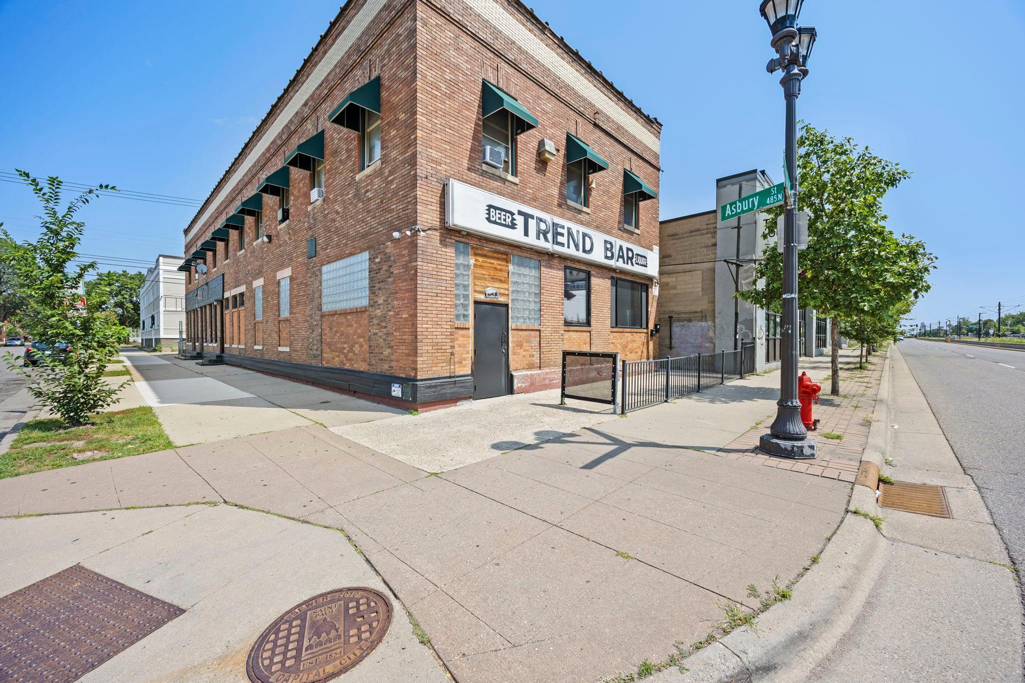 1533 University Avenue W