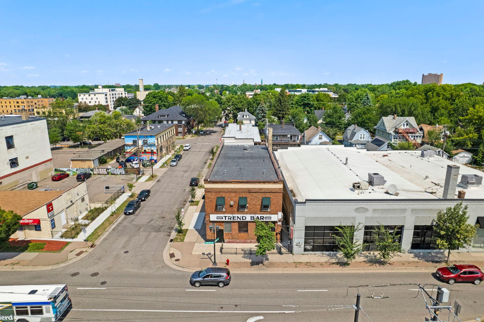 1533 University Avenue W
