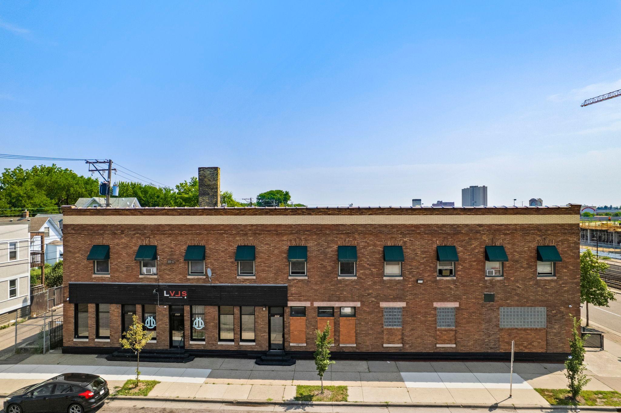 1533 University Avenue W