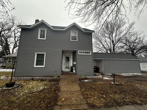 Photo of 806 E Lincoln Avenue, Montevideo, MN 56265 (MLS # 7039463)