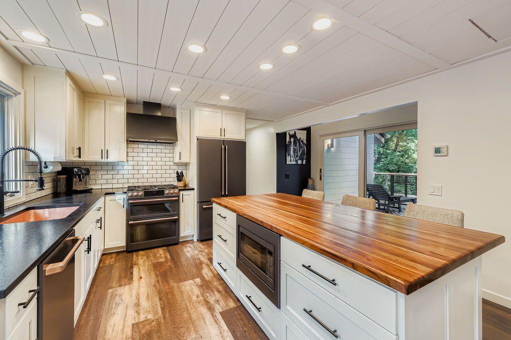 1410 June Avenue S