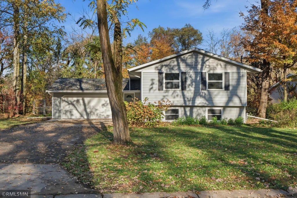 Photo of 311 Burlington Road, Saint Paul, MN 55119 (MLS # 7164665)