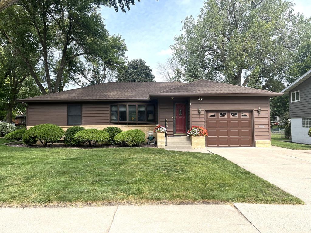 Photo of 459 Water Street, Fairmont, MN 56031 (MLS # 7053155)