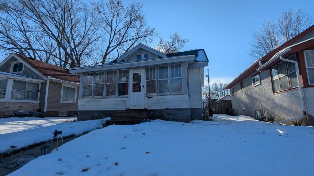 Photo of 1810 Ross Avenue E, Saint Paul, MN 55119 (MLS # 6822218)