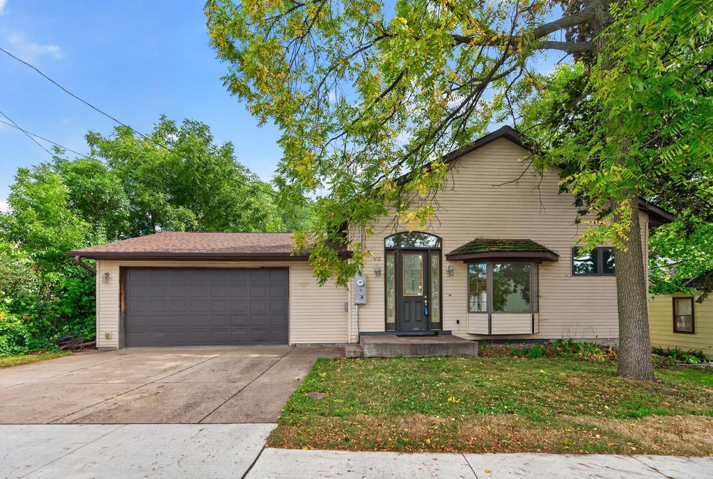 Photo of 412 Hazel Street N, Saint Paul, MN 55119 (MLS # 7145330)