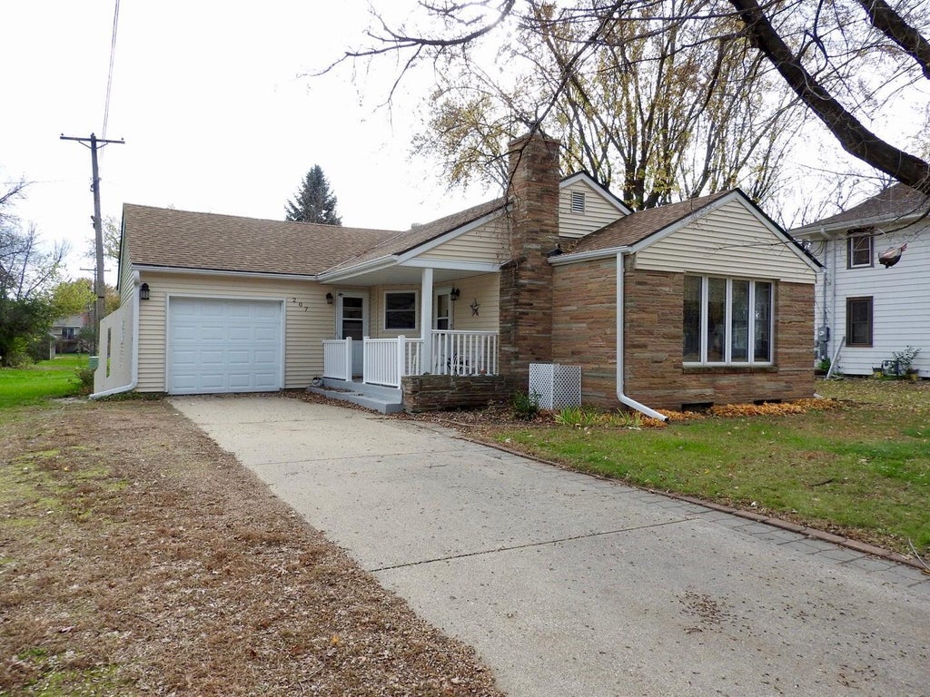 Photo of 207 1st Avenue N, Lester Prairie, MN 55354 (MLS # 7166241)