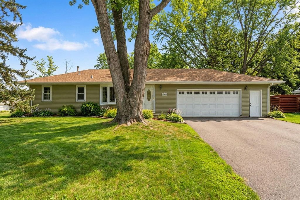 Photo of 10409 Zion Street NW, Coon Rapids, MN 55433 (MLS # 7005928)