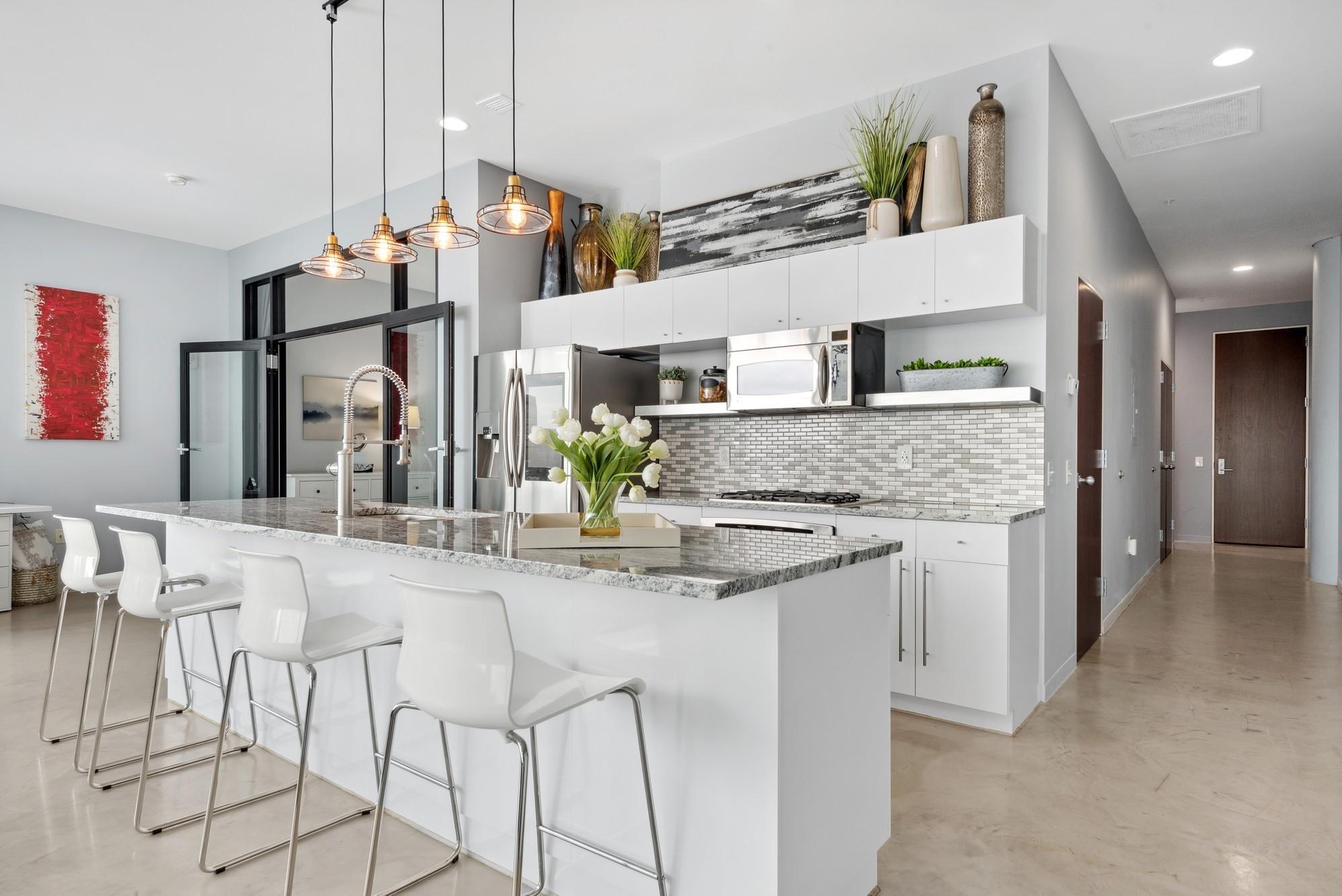 5601 Smetana Drive 608