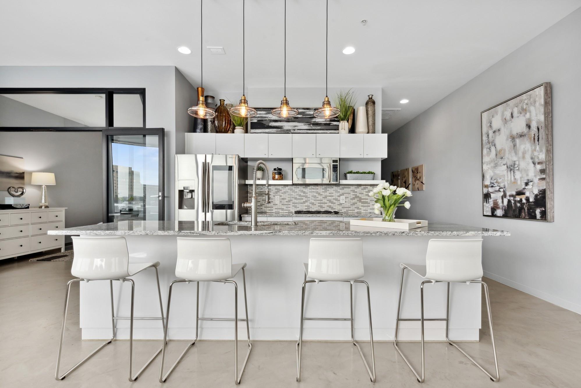 5601 Smetana Drive 608