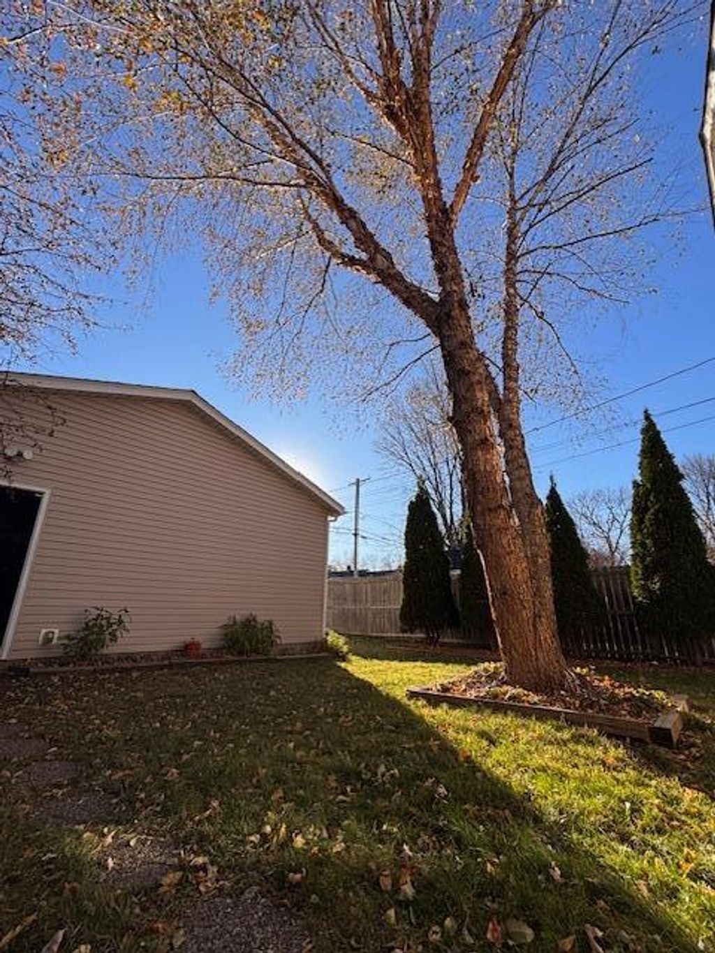 Photo of 1110 Magnolia Ave, Saint Paul, MN 55106 (MLS # 7050438)