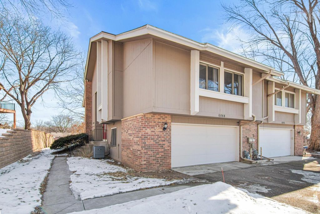 Photo of 6844 Buckingham Court, Woodbury, MN 55125 (MLS # 7020080)