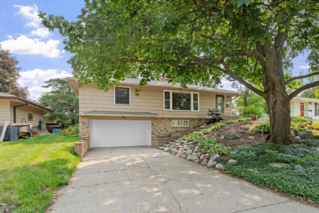 Photo of 6321 Upton Avenue S, Richfield, MN 55423 (MLS # 7125294)