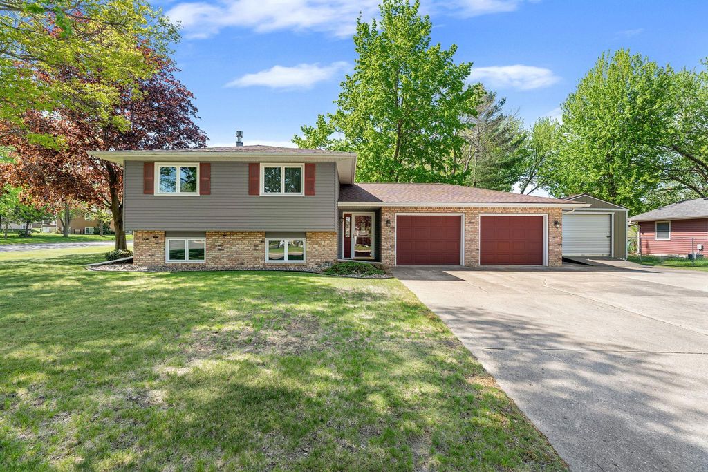 Photo of 655 20th Street NE, Owatonna, MN 55060 (MLS # 7076369)