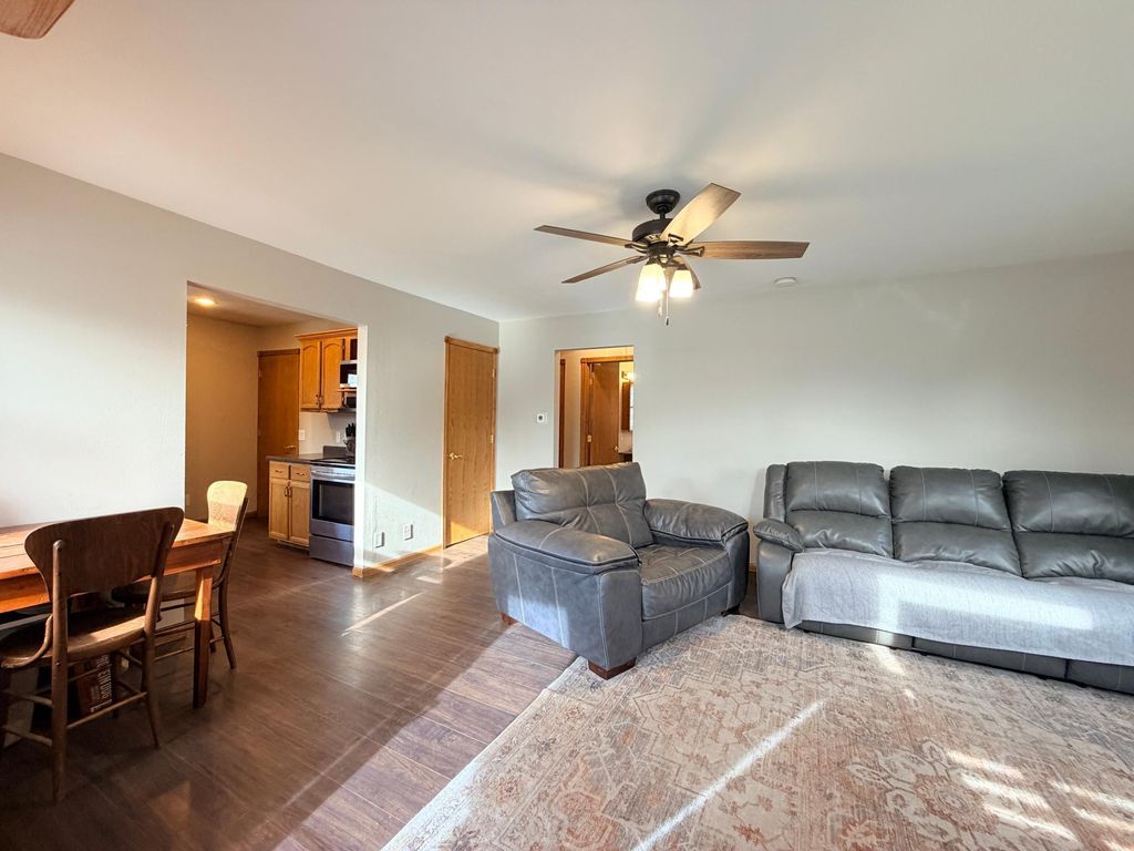 Photo of 925 2nd Avenue SW, Pipestone, MN 56164 (MLS # 7058263)