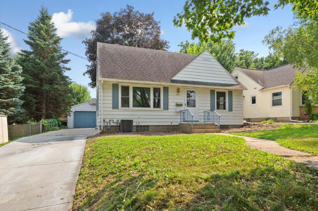 Photo of 814 11th Street NW, Rochester, MN 55901 (MLS # 7124458)