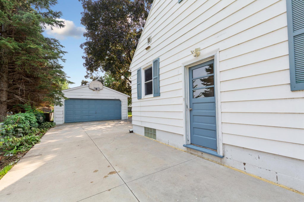 Photo of 814 11th Street NW, Rochester, MN 55901 (MLS # 7124458)