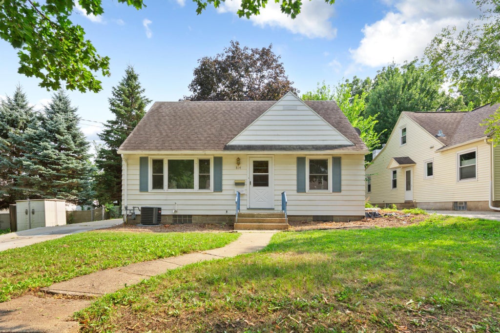 Photo of 814 11th Street NW, Rochester, MN 55901 (MLS # 7124458)