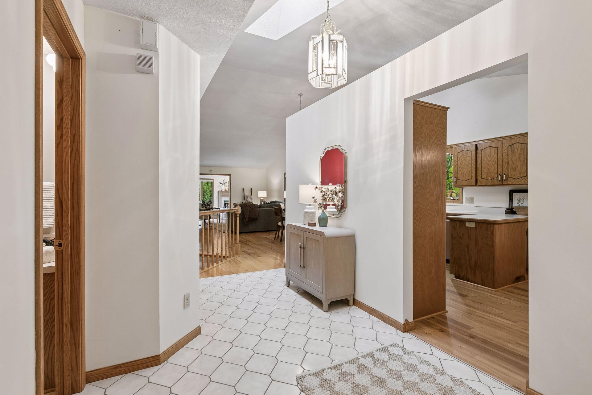 695 Emerald Ridge