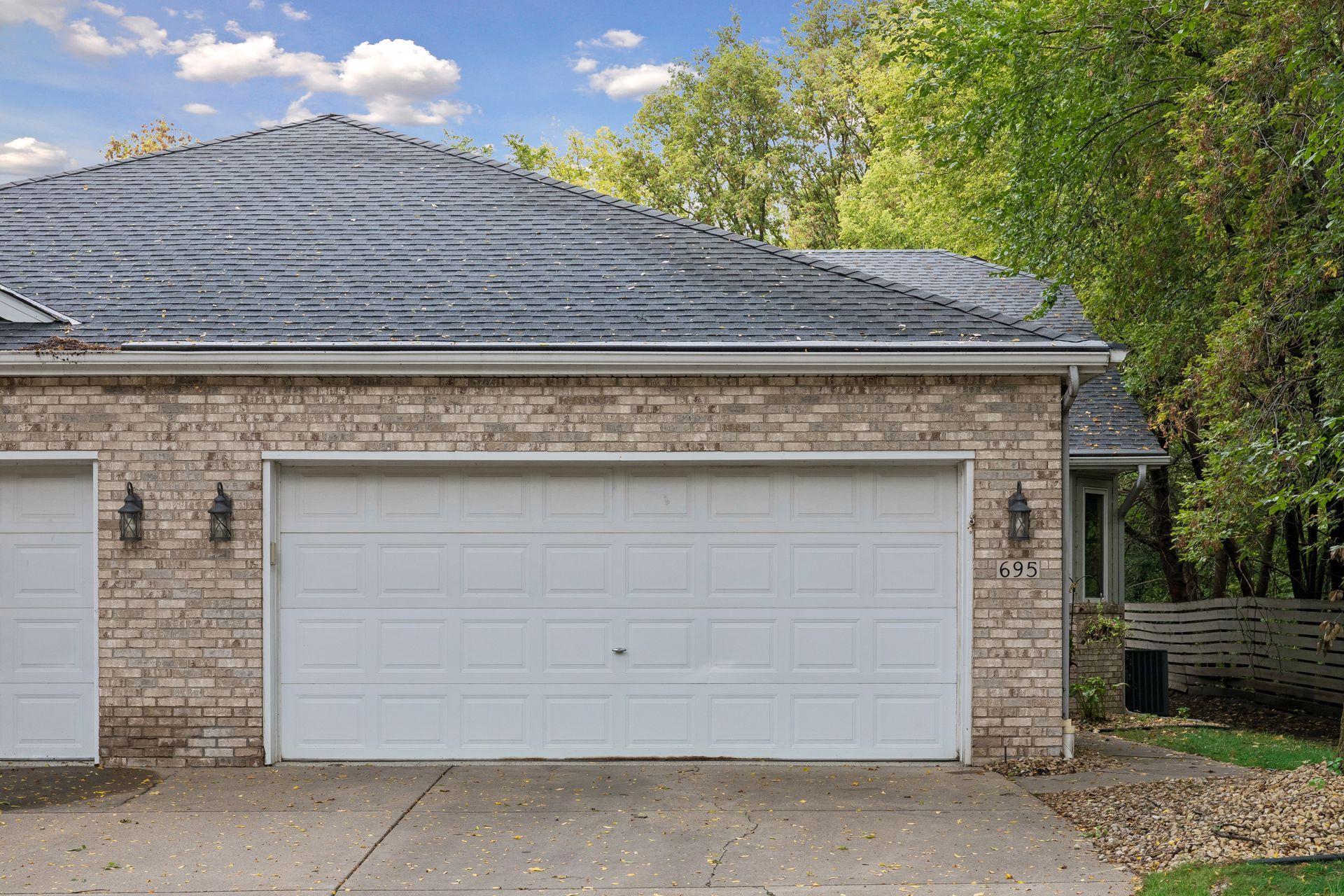 695 Emerald Ridge