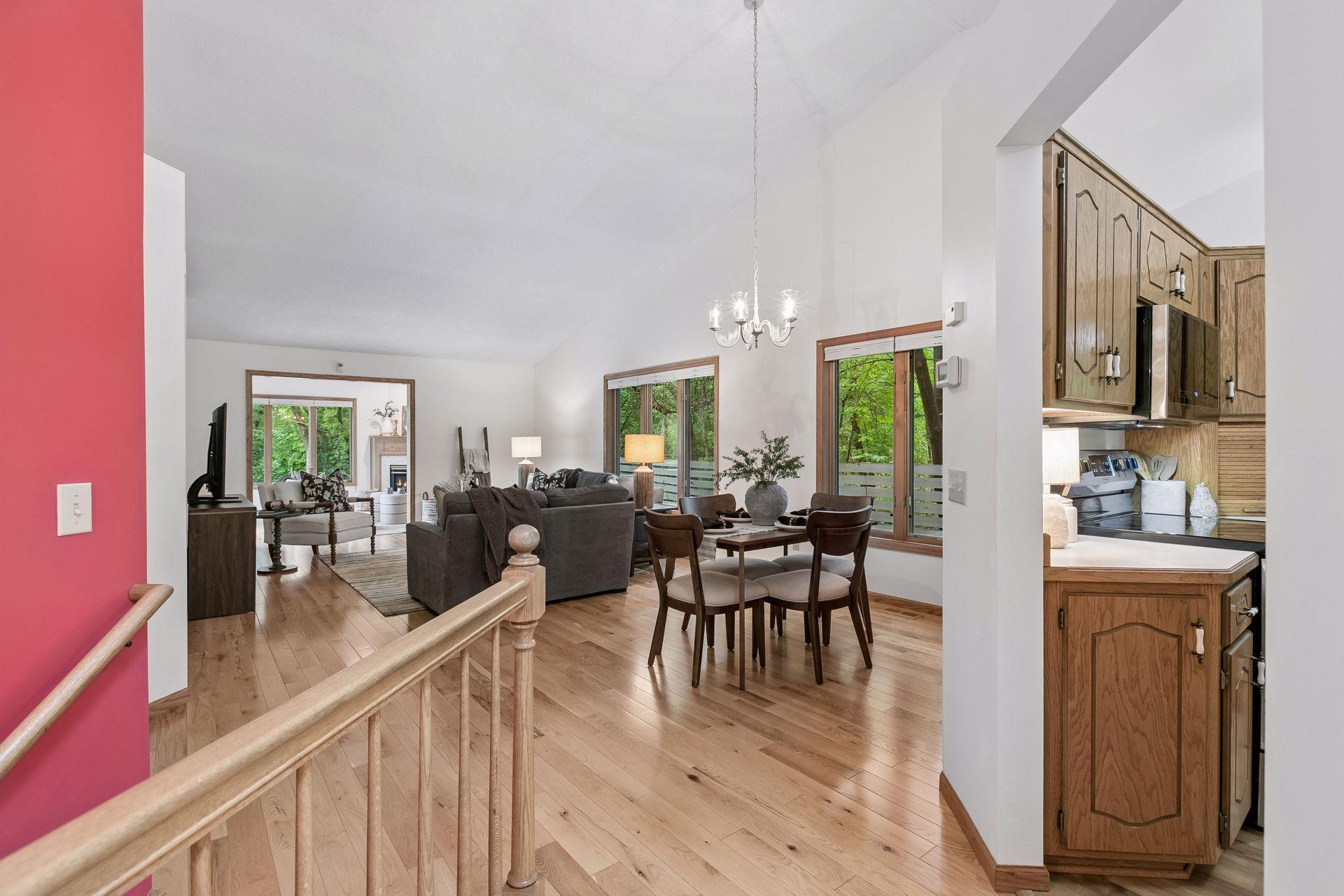 695 Emerald Ridge
