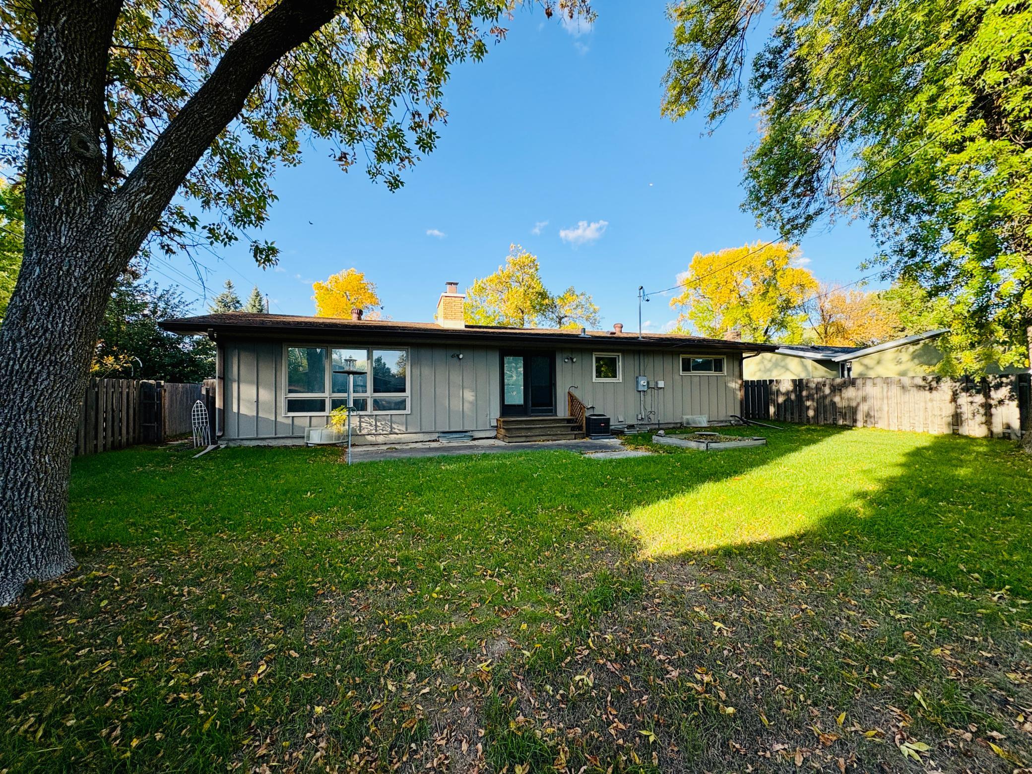 90 Cedar Avenue N
