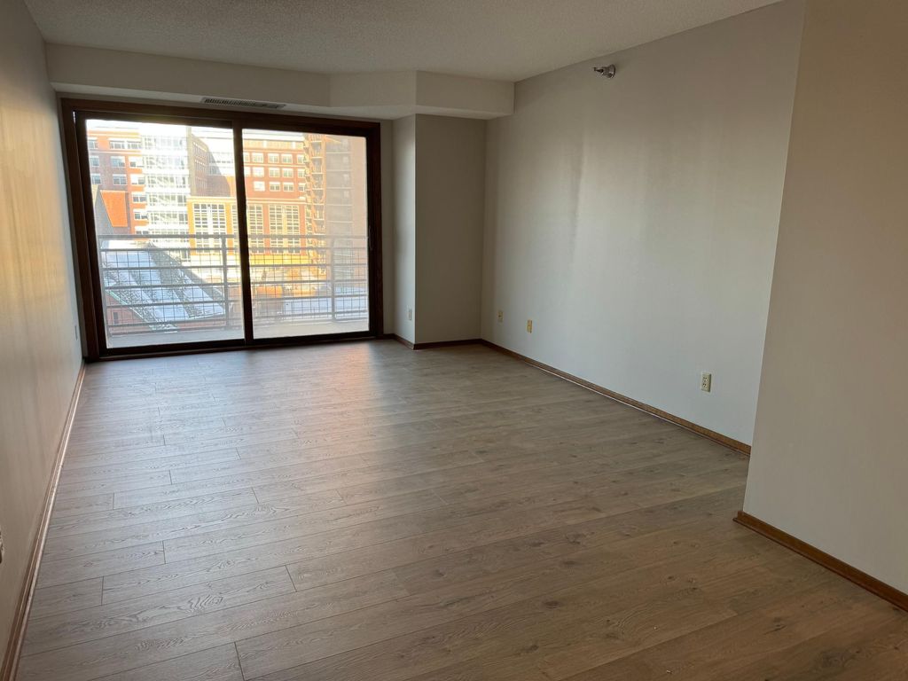 Photo of 66 9th Street E #1210, Saint Paul, MN 55101 (MLS # 6823329)