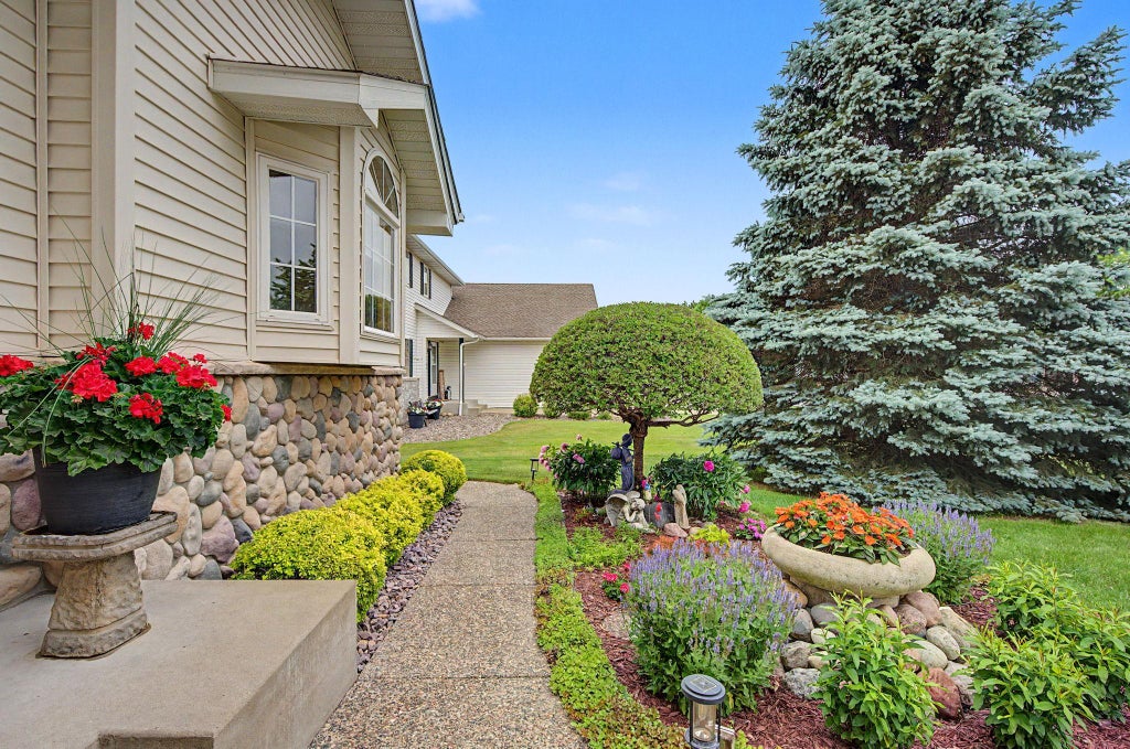Photo of 18674 Queen Circle NW, Elk River, MN 55330 (MLS # 7093352)