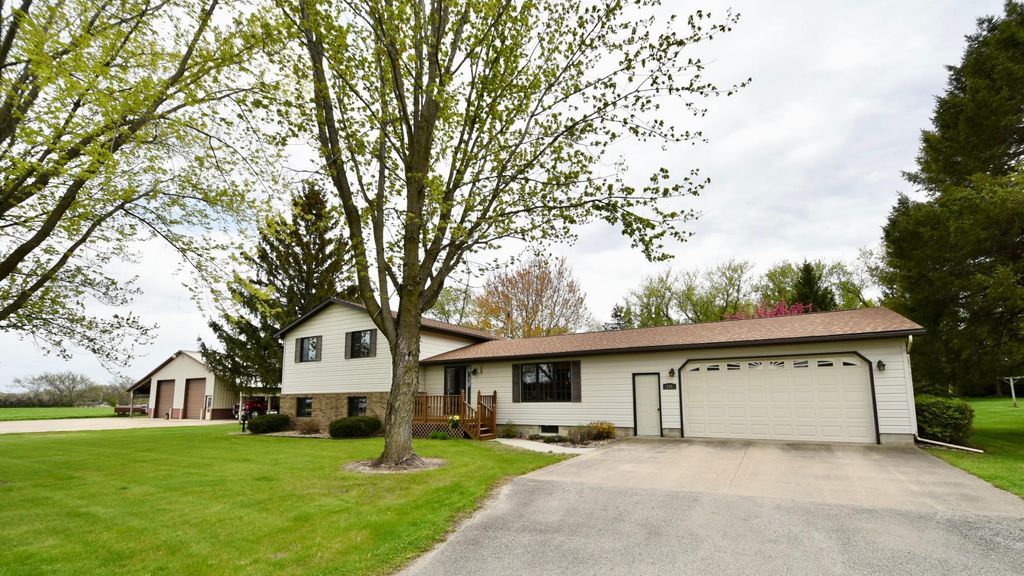 Photo of 131 Walnut ST, Zumbrota, MN 55992 (MLS # 7071650)