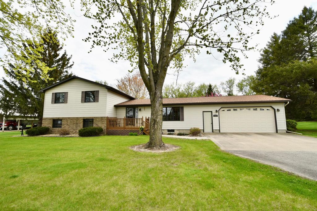 Photo of 131 Walnut ST, Zumbrota, MN 55992 (MLS # 7071650)