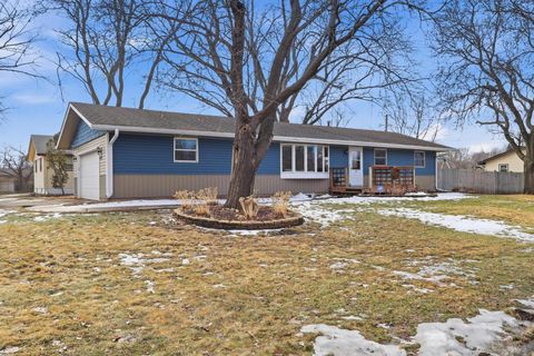 Photo of 1412 10th Avenue W, Shakopee, MN 55379 (MLS # 7026945)