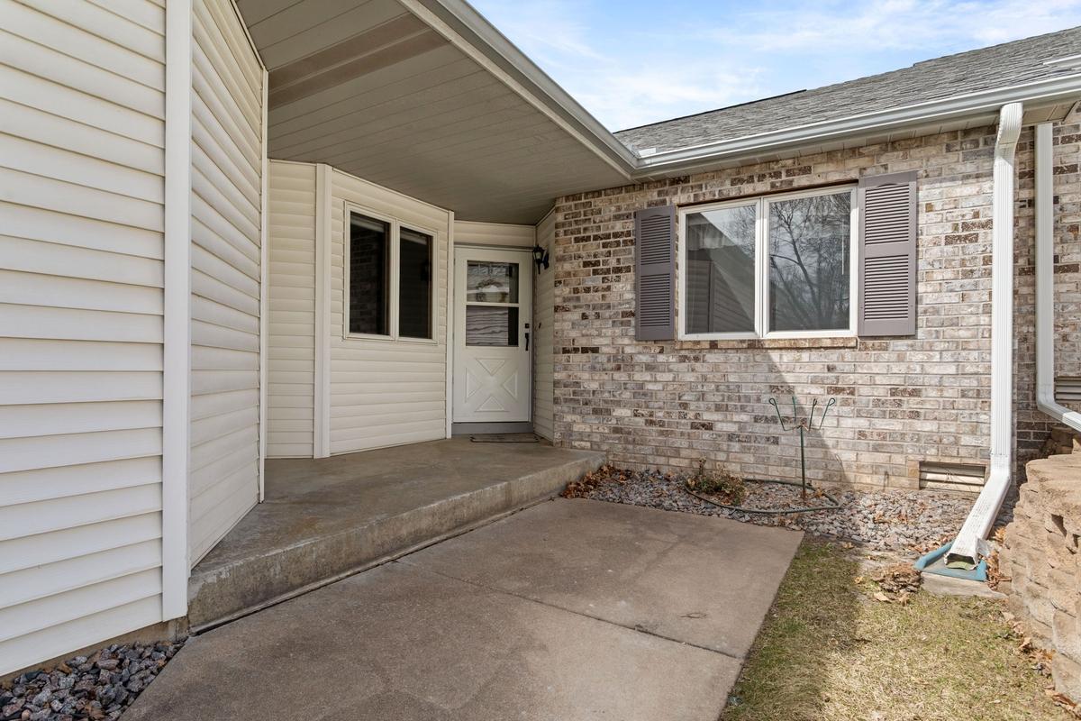 2720 Lake Court Drive 103