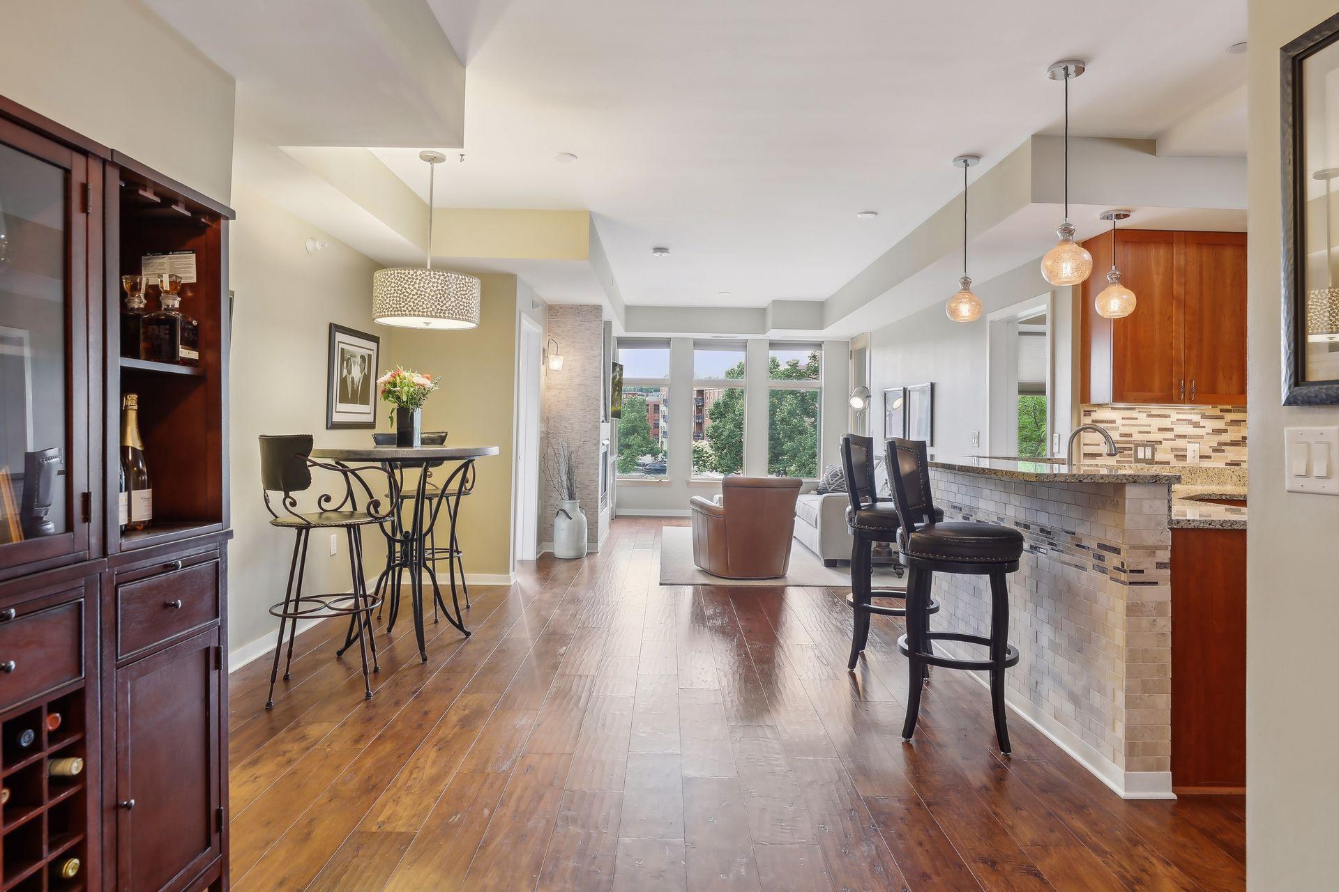 501 Main Street N 202