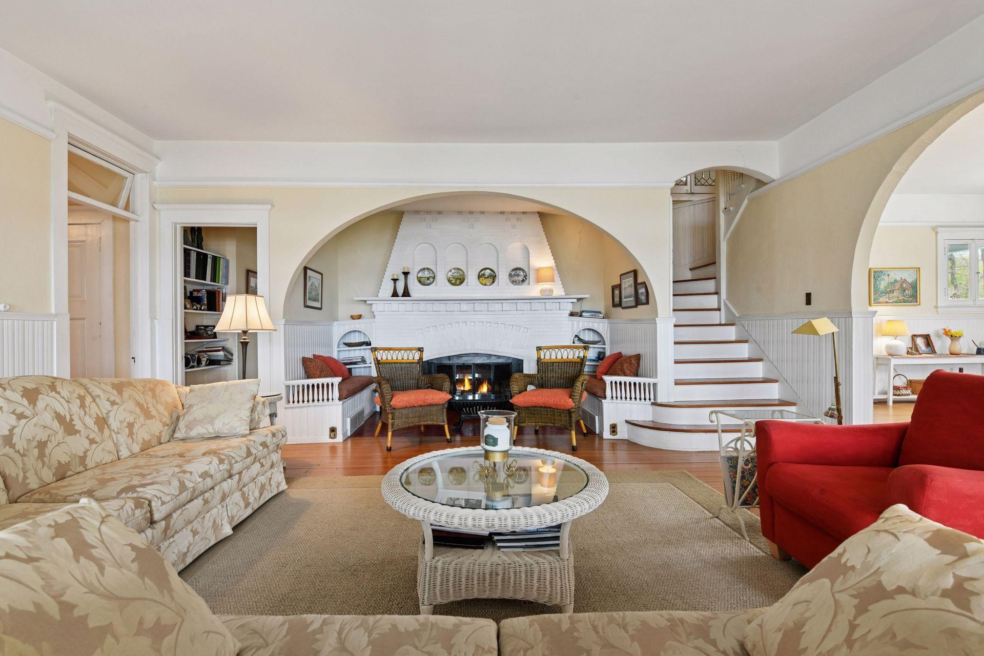 3022 Shoreline Drive