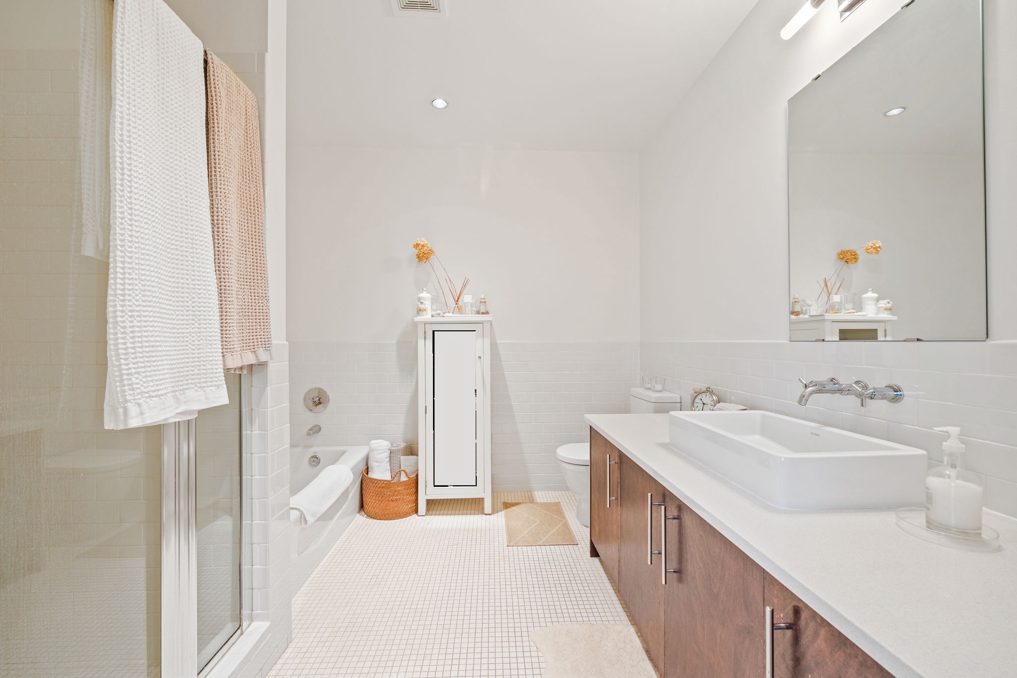 Minneapolis, Minnesota, 55401, United States, 2 Bedrooms Bedrooms, ,3 BathroomsBathrooms,Residential,Active,1756828