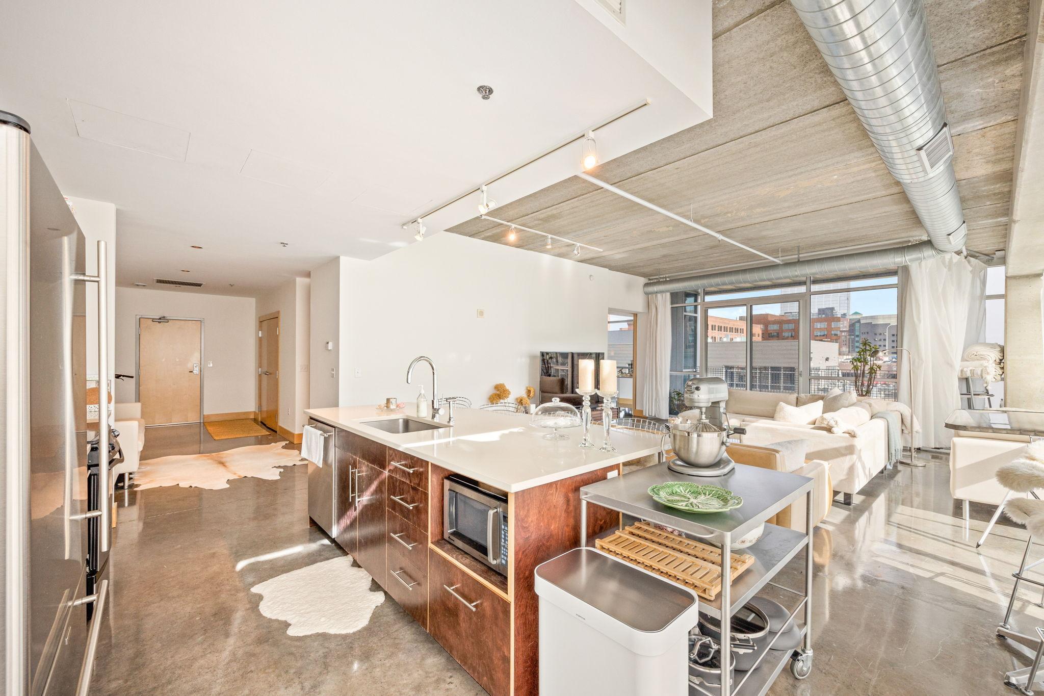 Minneapolis, Minnesota, 55401, United States, 2 Bedrooms Bedrooms, ,3 BathroomsBathrooms,Residential,Active,1756828