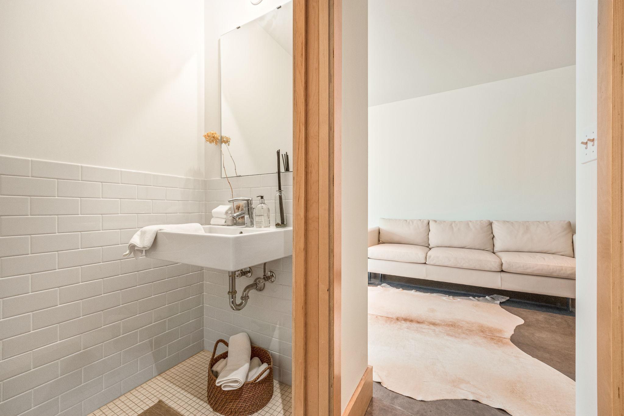 Minneapolis, Minnesota, 55401, United States, 2 Bedrooms Bedrooms, ,3 BathroomsBathrooms,Residential,Active,1756828