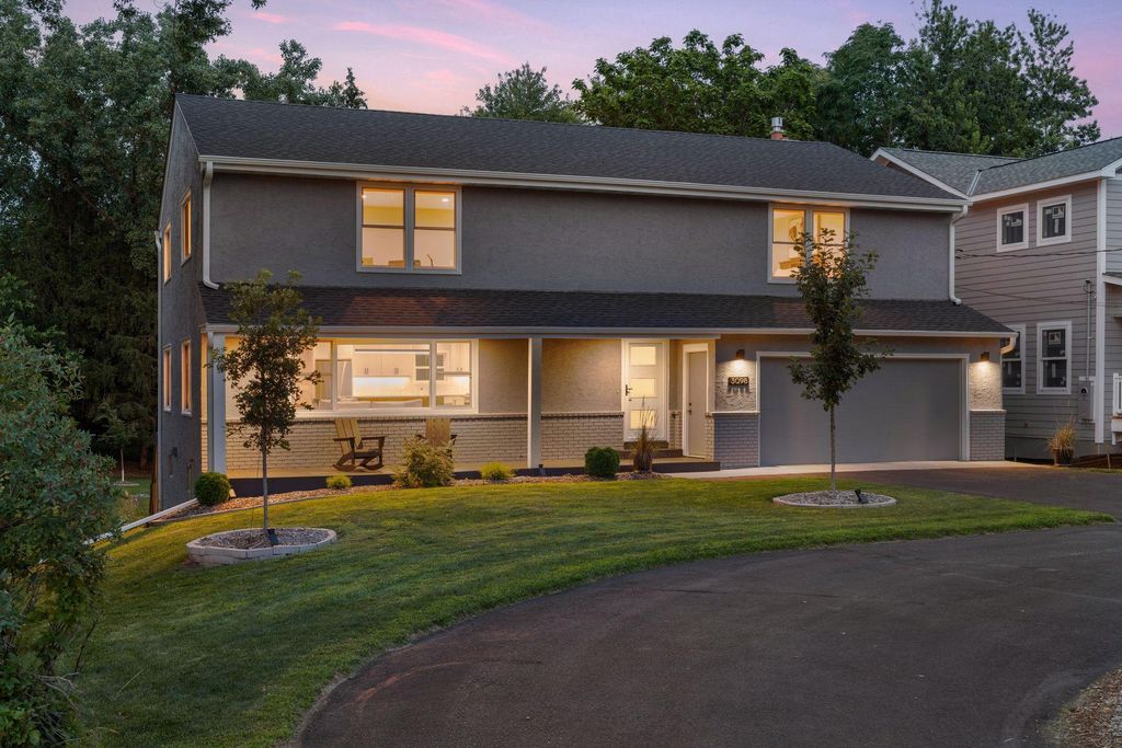 Photo of 3098 Victoria Street N, Roseville, MN 55113 (MLS # 7021823)